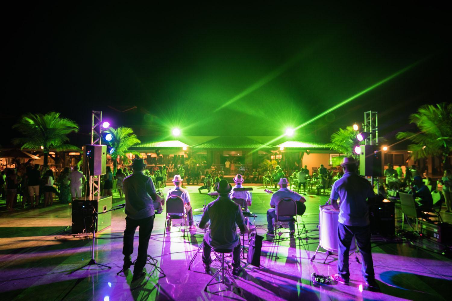 Vila Gale Resort Mares 瓜拉久巴 外观 照片 The band performing at the 2012 World Congress Center